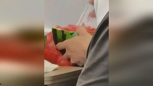 实名认证吃瓜男生,揭秘网络舆论背后的真实面孔