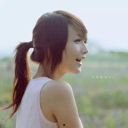 万嘉欣吃瓜少女